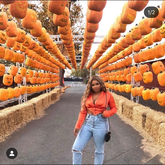 Satin cropped hook & eye shirt - Picture 2 of 2